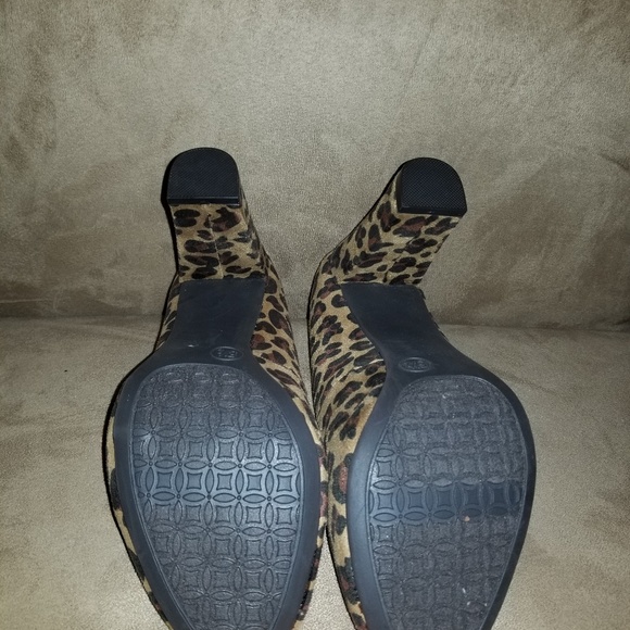 Shoes - Picture 4 of 5